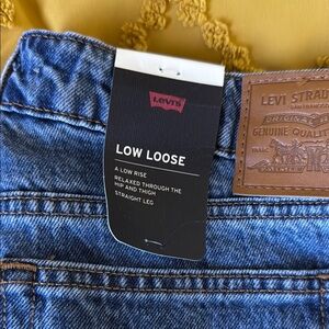 Levi's Low and Loose size 30x32
New with tags.